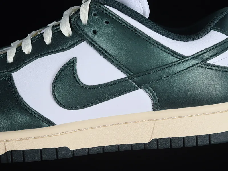 All categories Nk SB Dunk series Nk SB Dunk Low low-top sneakers M version pure original Nk SB Dunk Low "Vintage Green" navy green old SB smashed backboard fashion casual sneakers DQ8580-100
